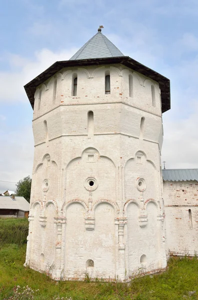 Torre de la fortaleza del monasterio de Salvador Priluki . — Foto de Stock