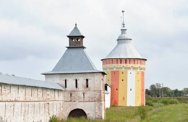 Fortress wall of Saviour Priluki Monastery. — Stock Photo, Image