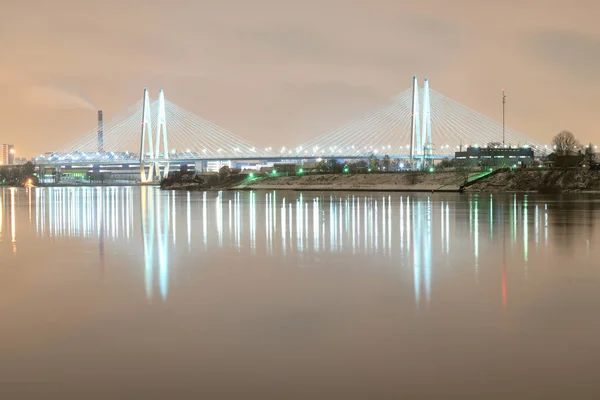 斜張橋の夜. — ストック写真