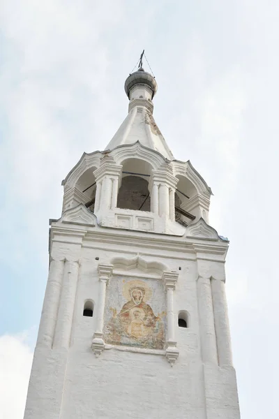Torre de sino no Mosteiro de Salvador Priluki . — Fotografia de Stock