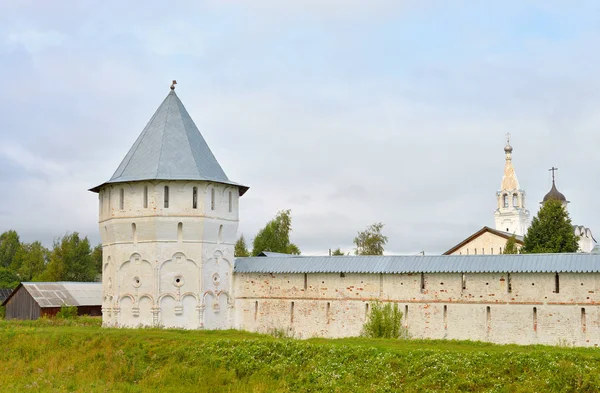Крепость Спасо-Прилукского монастыря . — стоковое фото