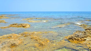 Cretan sahil deniz buzlu.