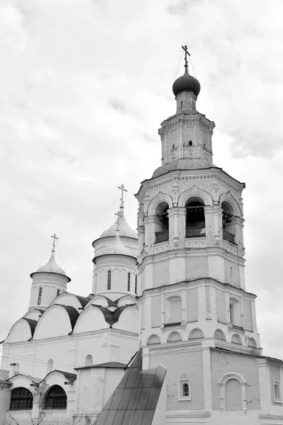 Catedral de Spassky com torre de sino no Mosteiro de Salvador Priluki . — Fotografia de Stock