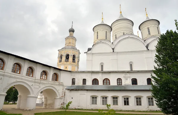 Spassky Cathedral with bell tower in Saviour Priluki Monastery. — Stock Photo, Image