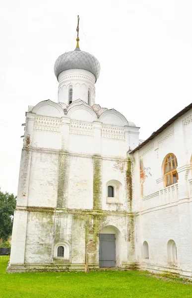 Введенская церковь в Спасо-Прилукском монастыре . — стоковое фото