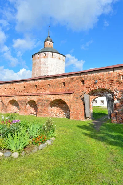 Duvar Kirillo Belozersky Manastırı gündüz.
