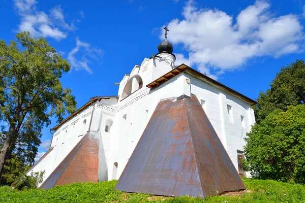 Igreja no mosteiro de Kirillo-Belozersky . — Fotografia de Stock