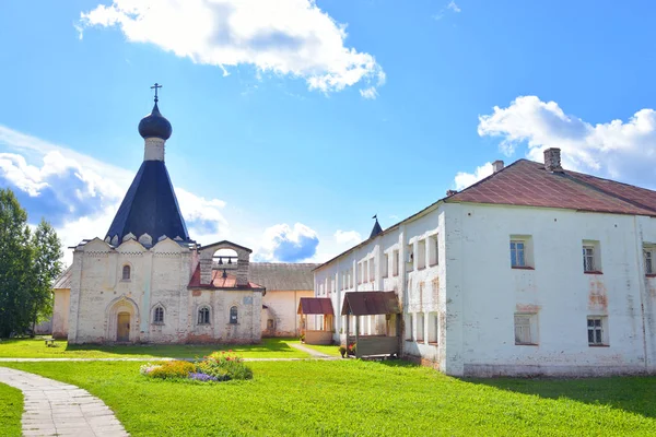Kirillo-Belozersky kolostor nap. — Stock Fotó
