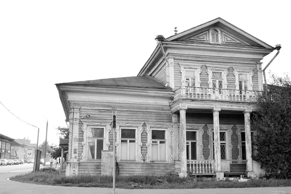 Staré dřevěné budovy v centrální části Vologda. — Stock fotografie