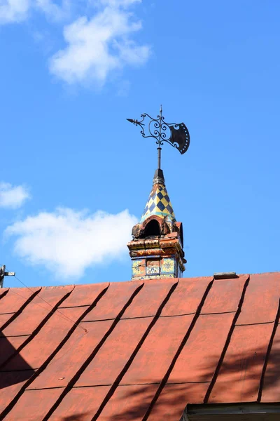 Vane eski bina çatı üzerinde. — Stok fotoğraf