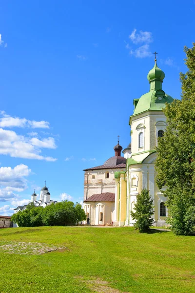 Kirillo-Belozersky kolostor nap. — Stock Fotó