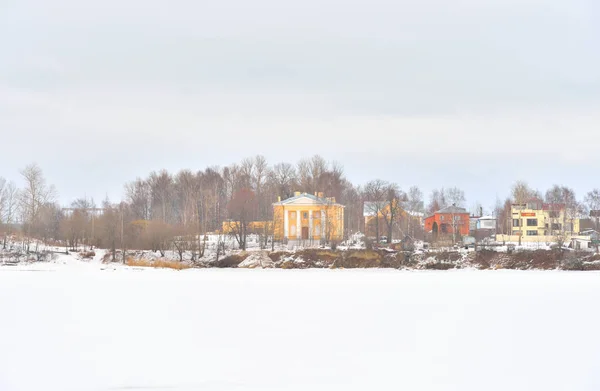 Río Neva en las afueras de San Petersburgo . — Foto de Stock