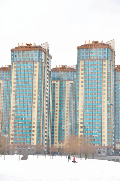 Rascacielos complejo de viviendas Rechnoy . —  Fotos de Stock