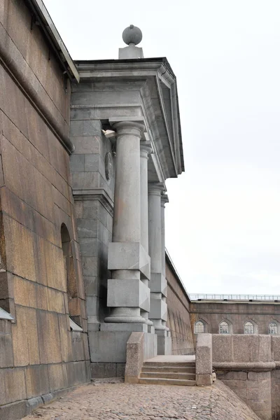 Peter ve Paul Fortress Neva kapıları. — Stok fotoğraf