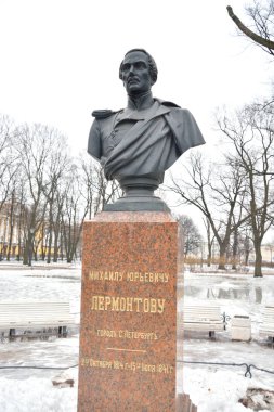 Mikhail Yurjevich Lermontov'un anıt.