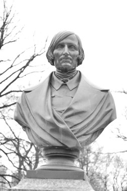 Anıt Nikolay Vasilyeviç Gogol.