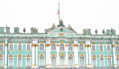 Kışlık Sarayın görünümü.