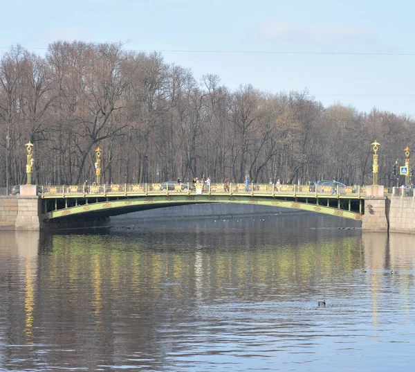 Panteleimon-broen over Fontanka-floden . - Stock-foto