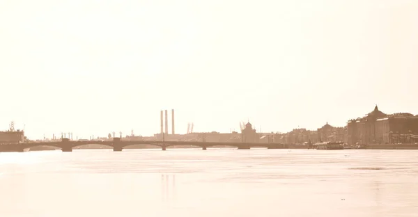 Annunciation Köprüsü ve Neva Nehri. — Stok fotoğraf