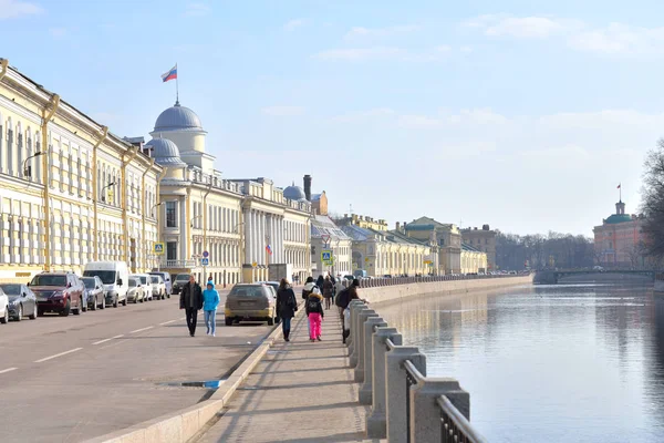 Dijk van fontanka rivier. — Stockfoto