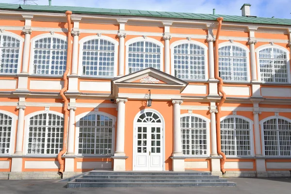 알렉산더 Nevsky Lavra의 성모 영 보의 교회의 조각. — 스톡 사진