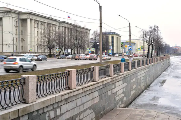 Embankment Obukhov Difesa, periferia di San Pietroburgo . — Foto Stock