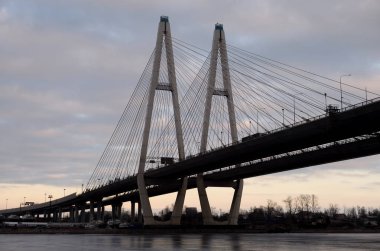 Kablo silüeti Köprüsü de akşam kaldı..