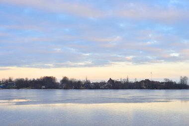 Neva Nehri St. Petersburg eteklerinde.