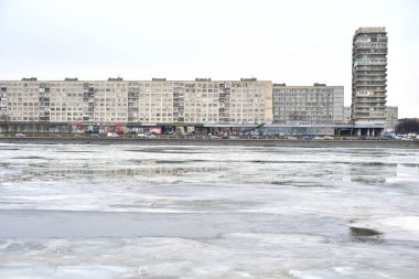 neva Nehri, st.petersburg eteklerinde çıkabilir.