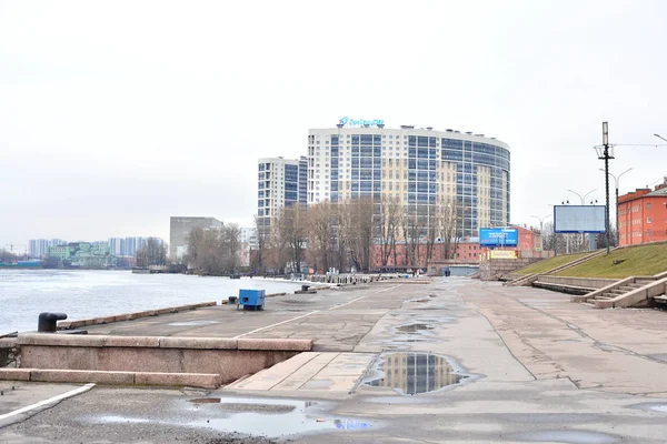 Embankment Obukhov Defesa, arredores de São Petersburgo . — Fotografia de Stock