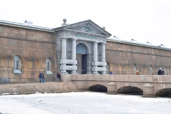 Neva gates of Peter and Paul Fortress. — Stock Photo, Image