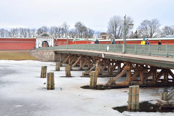 Puente Ioannovsky en San Petersburgo . — Foto de Stock