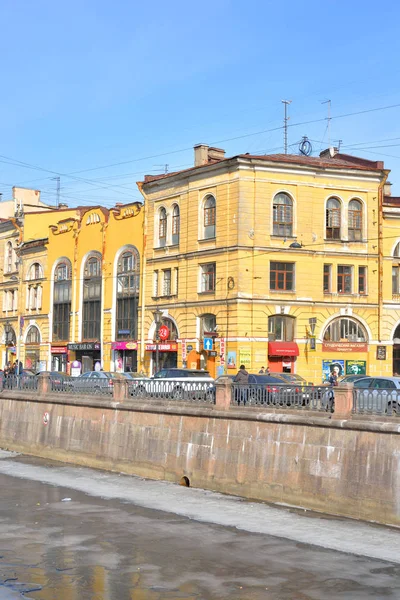 Θέα στο κανάλι Griboyedov στην Αγία Πετρούπολη. — Φωτογραφία Αρχείου