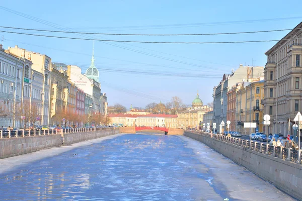 Banvallen av floden Moyka. — Stockfoto