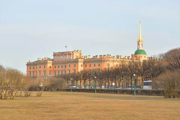 I Mikhailovskij-slottet och området av fördärvar. — Stockfoto