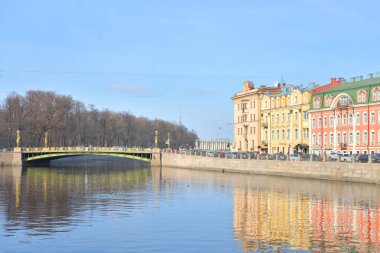 Panteleimon Köprüsü ve dolgu Fontanka Nehri'nin.