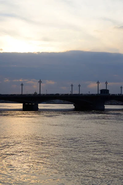 Silhouette du pont de l'Annonciation . — Photo