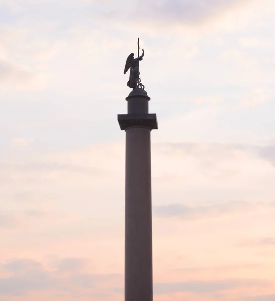 Silhouet van Alexander column. — Stockfoto