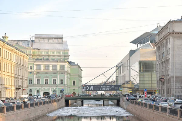 The Mariinsky theatre and the Kryukov Canal. — Stock Photo, Image