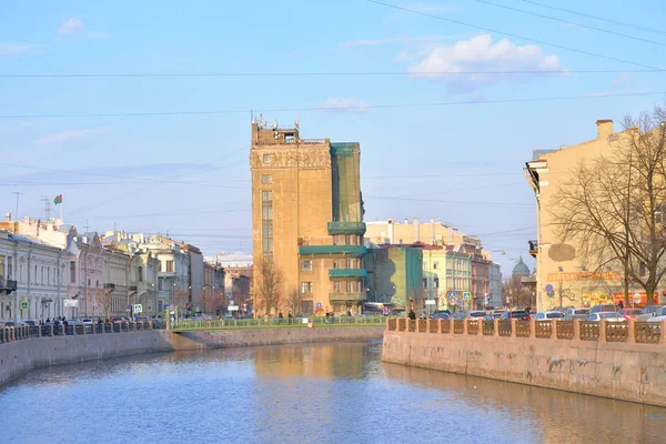 Palais de la Culture Travailleurs de la Communication sur le remblai de la rivière Moyka . — Photo