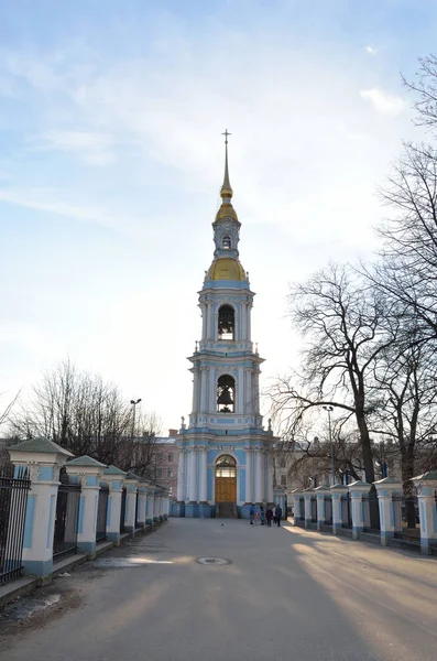 St. Petersburg St Nicholas Katedrali çan kulesi silüeti. — Stok fotoğraf