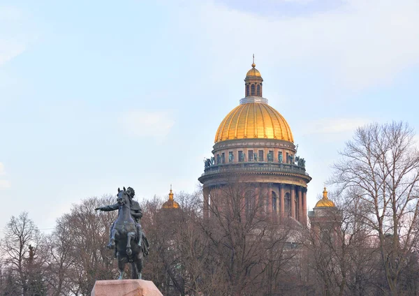 Saint Isaac Cathedral in St.Petersburg. — Stock Photo, Image