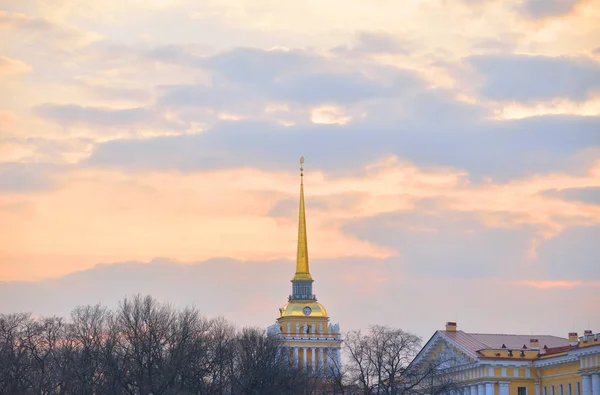 Věž budovy hlavní admirality. — Stock fotografie