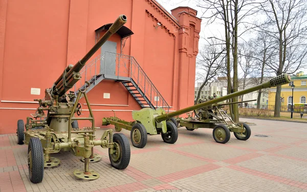 Antitank- en anti-vliegtuigen wapens van de Tweede Wereldoorlog. — Stockfoto