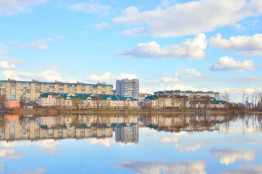 Görünüm Izhora nehir Kolpino Merkezi Town.