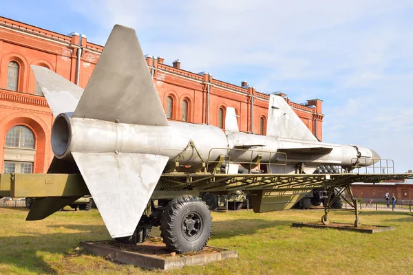 Lanceerinrichting van de raket complexe in militaire artillerie Museum. — Stockfoto