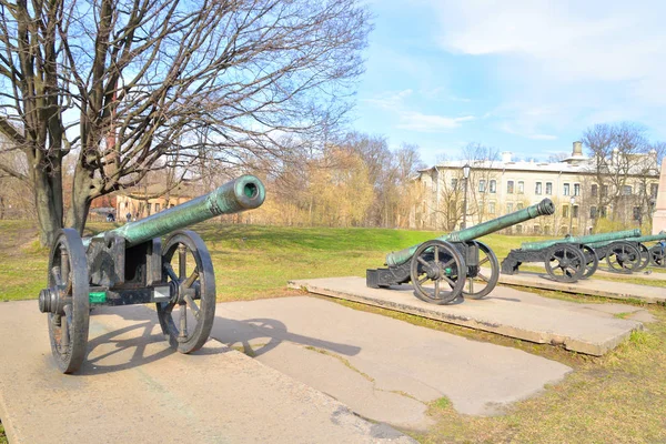 Alte kanonen, st.petersburg. — Stockfoto