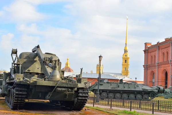 Exposition de l'artillerie du Musée . — Photo