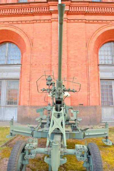 40 mm-es légvédelmi fegyvert 1936 évben szerelése. Bofors. — Stock Fotó