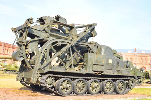 Земляні роботи машини у військово-історичний музей. — стокове фото